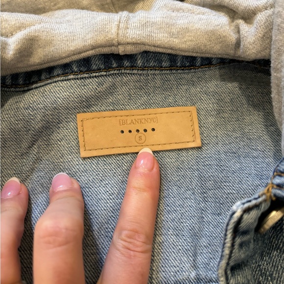 BLANK NYC Jean Jacket with removable hoodie - medium denim wash - Picture 4 of 8
